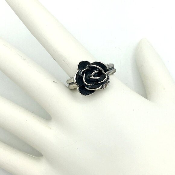 Silpada 925 Sterling Silver 925 Rose Ring. Size 7 R2207  SILPADA Rose Ring R2207 - size 9.75 oxidized sterling silver 3-D flower rosette